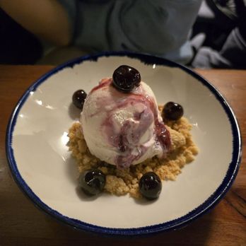 El Pimpi - Pistachio ice cream - Dive Bars Near Me - Málaga, Massachusetts