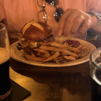Jackson Ave Pub - Burgers Near Me - Naperville, Illinois