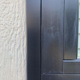 Pictures of the cracking around the frame.