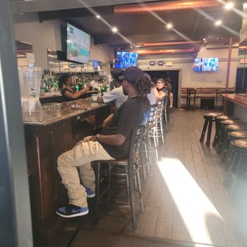 Dream's Pizza On The 9 - Full Bar - Italian Near Me - Markham, Illinois