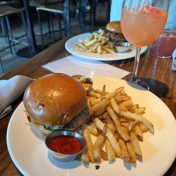 Beatrix - Prime Burger and Pour Decisions - New American Near Me - Chicago, Illinois