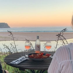 Hotties Beachfront Eatery - Sunset drinks