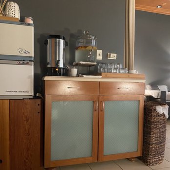 ME SPA - Naperville - Tea and water station - Day Spas Near Me - Naperville, Illinois