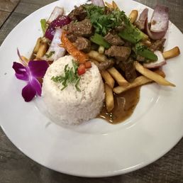 The food was delicious and the presentation was beautiful.