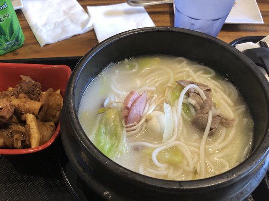 Daguan Noodle by null
