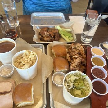 Papa Moon Headquarters Brewing & BBQ - Turkey, Mac n cheese, baked beans, honey hot wings, pulled pork, Cole slaw, bbq sauce flight - Breweries Near Me - Scottsbluff, Nebraska