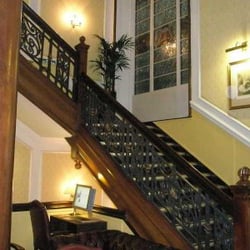 Mercure Aberdeen Caledonian Hotel - Wooden stairs to Bedfordshire