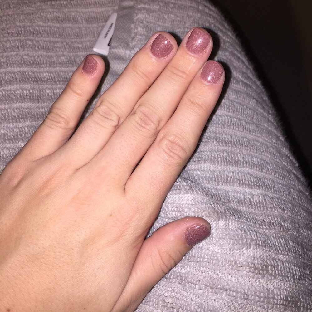 Dip powder in the shade "Mudslide" FYI it changes color when it's cold versus when it's warm!! Dip powder in the shade "Mudslide" FYI it changes color when it's cold versus when it's warm!!