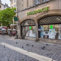 Pharmacie de la Place du Change - Vue de la rue St Jean
