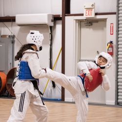 Koryo Traditional Martial Arts Center - Kids Taekwondo sparring