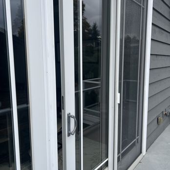 The Window & Door Shoppe - Slider that wouldn't seal properly - Windows Installation Near Me - Edmonds, Washington