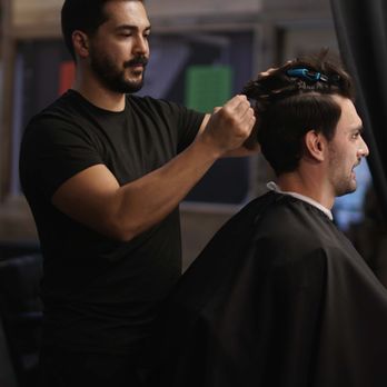 Ultima Studio - Precision haircut in progress - Barbers Near Me - Costa Mesa, California Ultima Studio - Precision haircut in progress - Barbers Near Me - Costa Mesa, California