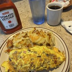 Country Kitchen - Meat omelet with fried potatoes