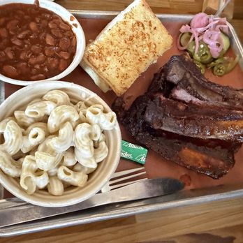 The Barbeque Pit - Ribs, Mac and cheese, baked beans, and garlic bread. - Barbeque Near Me - San Jose, California