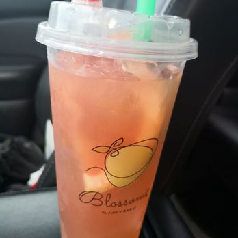 Blossom Juicy Bar - Life=changed.This is my new addiction.Grapefruit tea w/lychee popping.Person@register was super kind & helpful.Gave up Star.No longer sad! - Bubble Tea Near Me - Centerville, Ohio