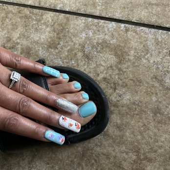 Magic Nails - Basic nail art they can't do at all I don't recommend service from them. - Nail Salons Near Me - Las Vegas, Nevada