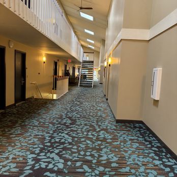 Best Western Plus Traverse City - Hallway area - Hotels Near Me - Traverse City, Michigan