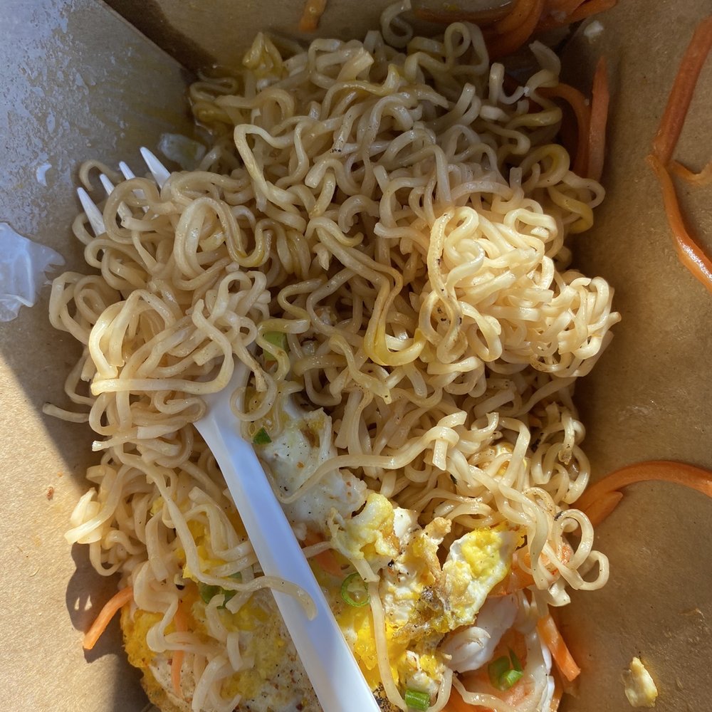 Thai Cook By Joy - Their flavorless version of Pad See Ew - Food Trucks Near Me - Cabazon, California Thai Cook By Joy - Their flavorless version of Pad See Ew - Food Trucks Near Me - Cabazon, California