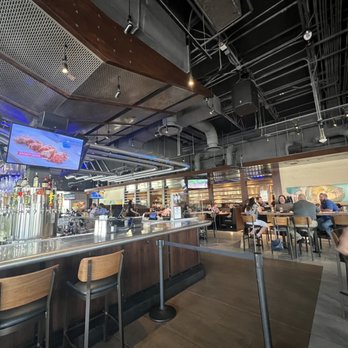 Yard House - Inside - New American Near Me - Orlando, Florida
