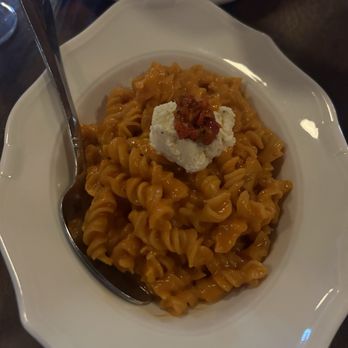 Donna's - Fusilli alla vodka - Italian Near Me - Los Angeles, California