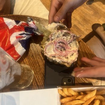 Theodore Bullfrog - The best Phone Burger in all of London. They have good beers too - Pubs Near Me - London, XGL Theodore Bullfrog - The best Phone Burger in all of London. They have good beers too - Pubs Near Me - London, XGL