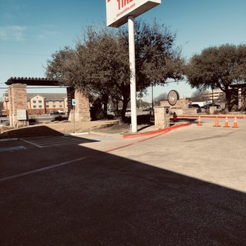 Discount Tire - Entrance - Tires Near Me - Round Rock, Texas