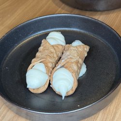 Cannoli dessert