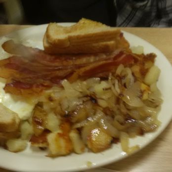 Village Green Restaurant - Village Green Home Fries, Eggs & Bacon Plated - Breakfast & Brunch Near Me - Gaithersburg, Maryland
