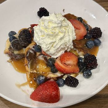 Another Broken Egg Cafe - Cinnamon-roll French toast - Breakfast & Brunch Near Me - Westlake, Ohio