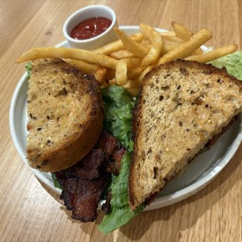 Zinnia - Chrysler BLT with fried green tomato and bacon - Venues & Event Spaces Near Me - Norfolk, Virginia Zinnia - Chrysler BLT with fried green tomato and bacon - Venues & Event Spaces Near Me - Norfolk, Virginia