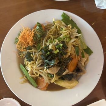 Lighthouse Thai Sushi - Lo Mein with chicken - Thai Near Me - Lighthouse Point, Florida