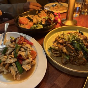 Fin Thai SF - Pad See Ew Chicken, chicken Cashew nut chicken - Seafood Near Me - San Francisco, California Fin Thai SF - Pad See Ew Chicken, chicken Cashew nut chicken - Seafood Near Me - San Francisco, California