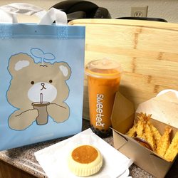 Sweetea - Large Thai Milk Tea, Japanese Cheesecake and shrimp tempura (6 pieces) in cute to-go reusable bag!