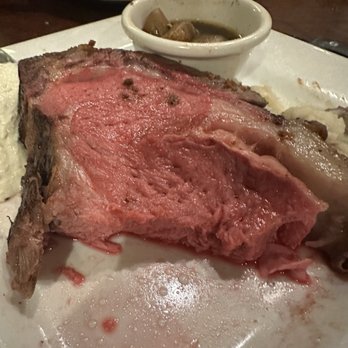 deSha's - Cincinnati - "Medium well" Prime Rib - American Near Me - Cincinnati, Ohio