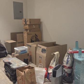 TRAY Moving & Storage - Boxes (5 boxes on the side not in this pic) - Movers Near Me - Placentia, California