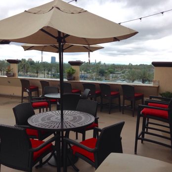 Peacock Suites - Sun deck overlooking Anaheim - Hotels Near Me - Anaheim, California