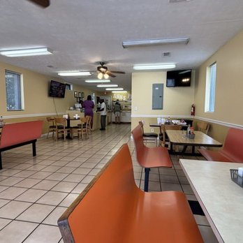 Ann's Place Restaurant - Inside - Soul Food Near Me - Phenix City, Alabama