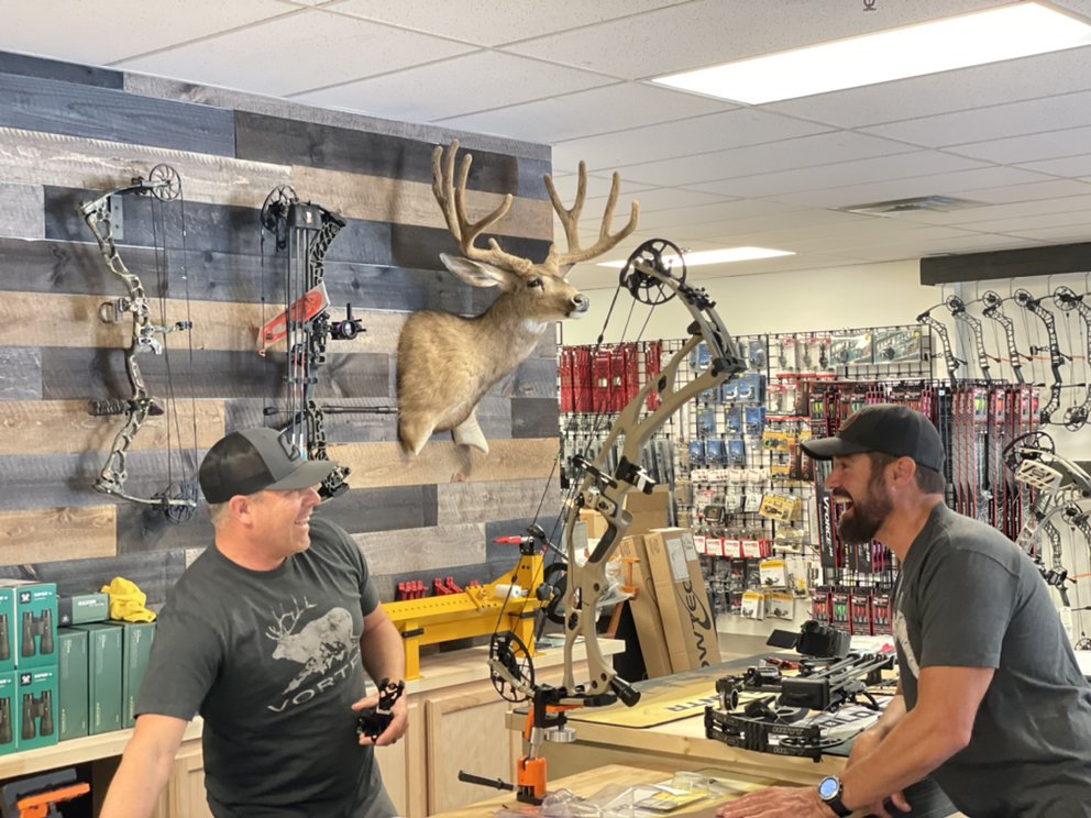 HUNTNHOUSE Archery by SOLO HNTR Logo