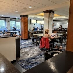 Fairfield by Marriott Inn & Suites Bedford - Breakfast Room at Fairfield Bedford