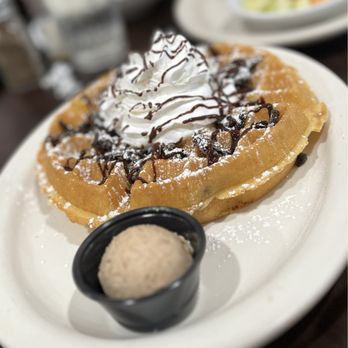 Kristof's Kafe - Cookies & Cream Waffle - American Near Me - Davie, Florida