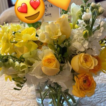 Bella Jardin - Cheerful arrangement - Florists Near Me