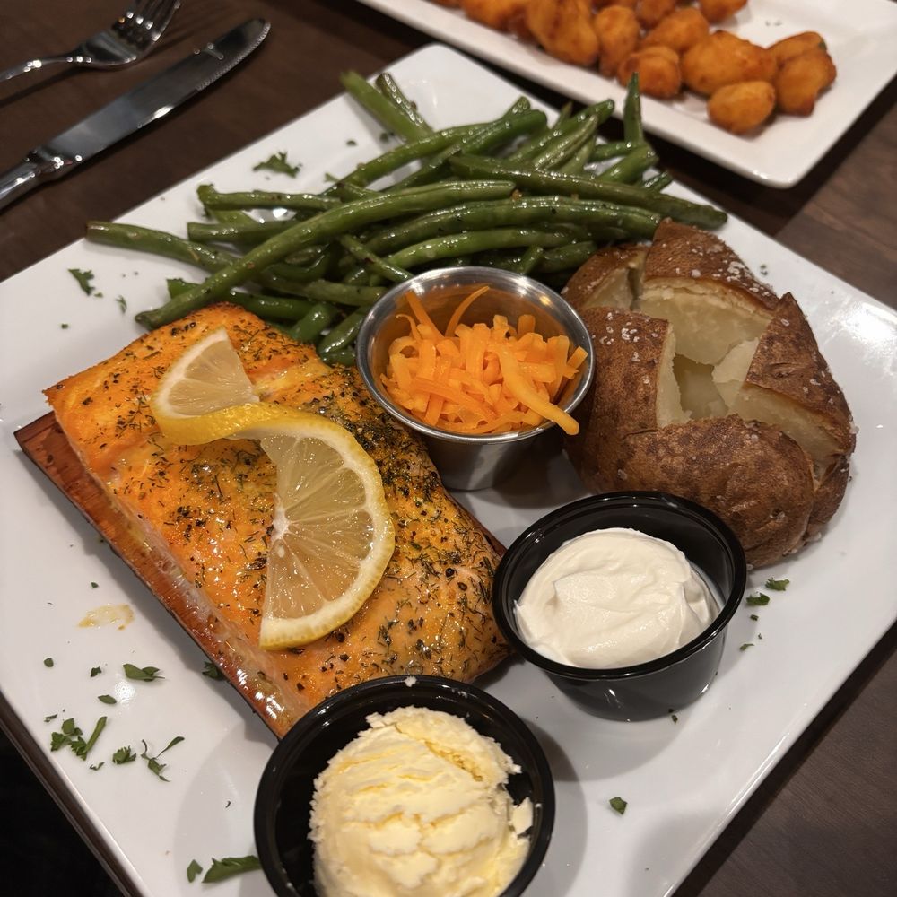 Brygga Plates And Pours - Bourbon plank salmon, baked potato, and green beens - New American Near Me - Sturgeon Bay, Wisconsin Brygga Plates And Pours - Bourbon plank salmon, baked potato, and green beens - New American Near Me - Sturgeon Bay, Wisconsin