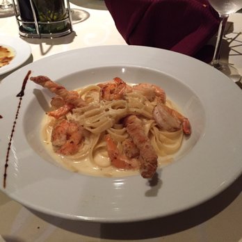 Da Vinci - Alfredo and my husband was able to add shrimp. - Seafood Near Me - Cancún, ROO Da Vinci - Alfredo and my husband was able to add shrimp. - Seafood Near Me - Cancún, ROO