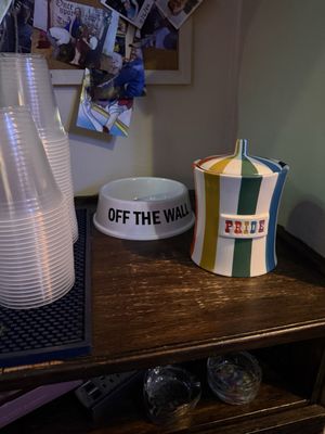 Larry's Lounge by null