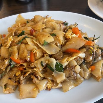 Ruen Pair - Pad Kee Mao aka Drunken Noodles. - Thai Near Me - Los Angeles, California Ruen Pair - Pad Kee Mao aka Drunken Noodles. - Thai Near Me - Los Angeles, California