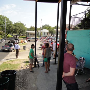 Franklin Barbecue - the line about an hour later - Barbeque Near Me - Austin, Texas Franklin Barbecue - the line about an hour later - Barbeque Near Me - Austin, Texas