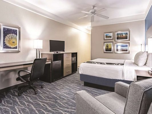 La Quinta Inn & Suites by Wyndham Phoenix I-10 West by null