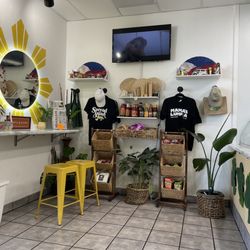 Mama's Lumpia - Inside storefront