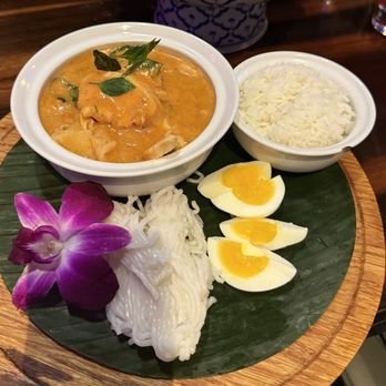 LaoTable - red curry chicken - Laotian Near Me - San Francisco, California