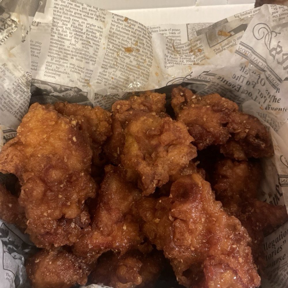 Honey garlic boneless wings $14.99 7/2024- tasty and crispy